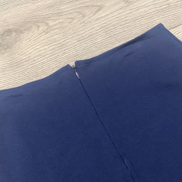 Blue mini skirt - Picture 2 of 2